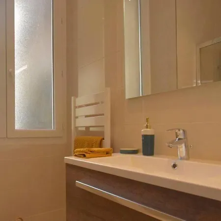 Stylish One Bedroom In Port *