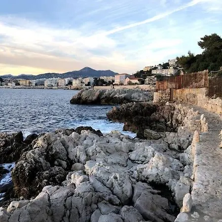Stylish One Bedroom In Port Apartment *