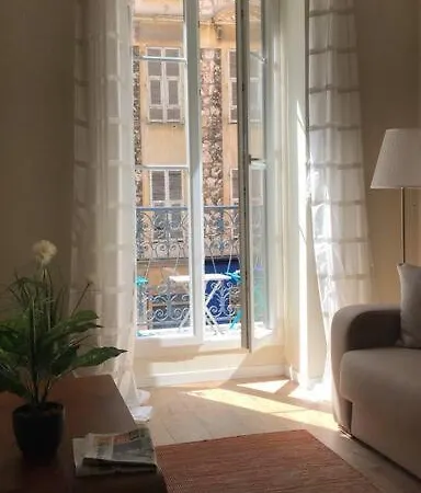 Stylish One Bedroom In Port
