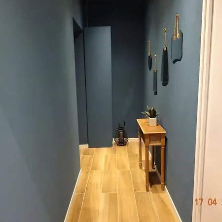 Stylish One Bedroom In Port * 니스