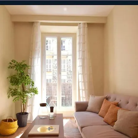 Stylish One Bedroom In Port 아파트